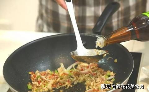 低油飲食怎么做？教你7個(gè)做菜小技巧，多油變少油控制在3小勺內(nèi)